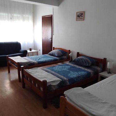 Apartmani Banatski Konak 兹雷尼亚宁 外观 照片