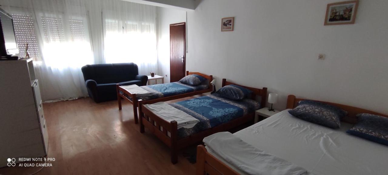 Apartmani Banatski Konak 兹雷尼亚宁 外观 照片